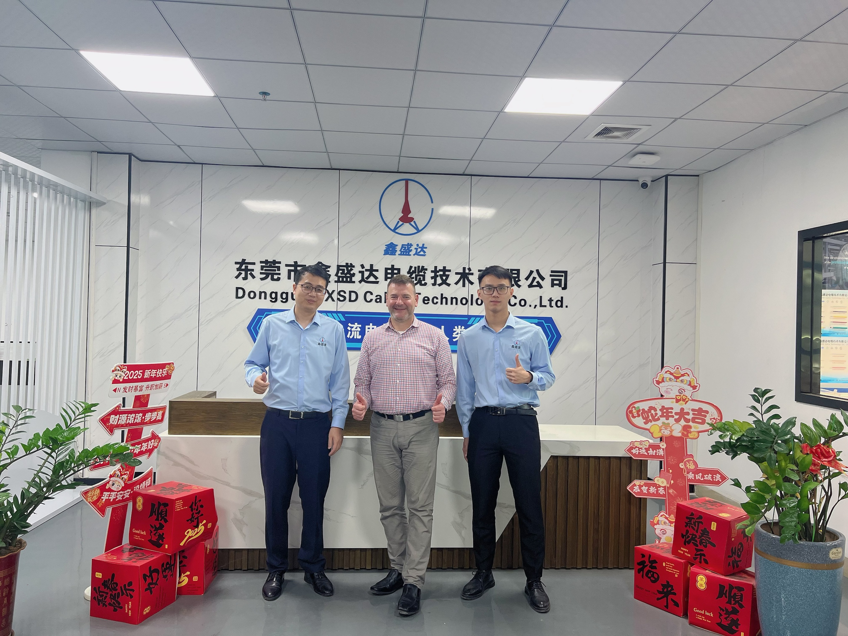 O cliente da Nova Zelândia visita o cabo XSD para discutir a nova cooperação do projeto